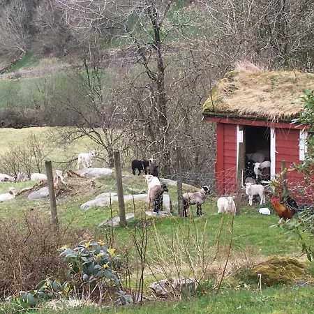 Skjerping Gård Feriegårder Lonevåg